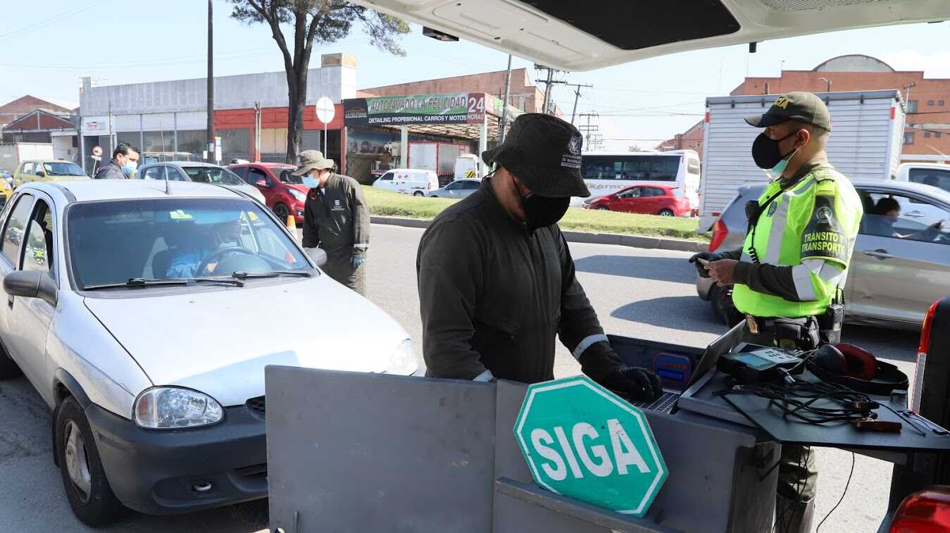 Operativo control ambiental a vehículos en vía pública de Bogotá.